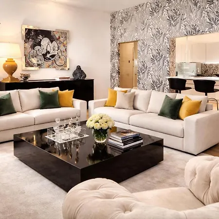 Glamorous In The Heart Of Daire *